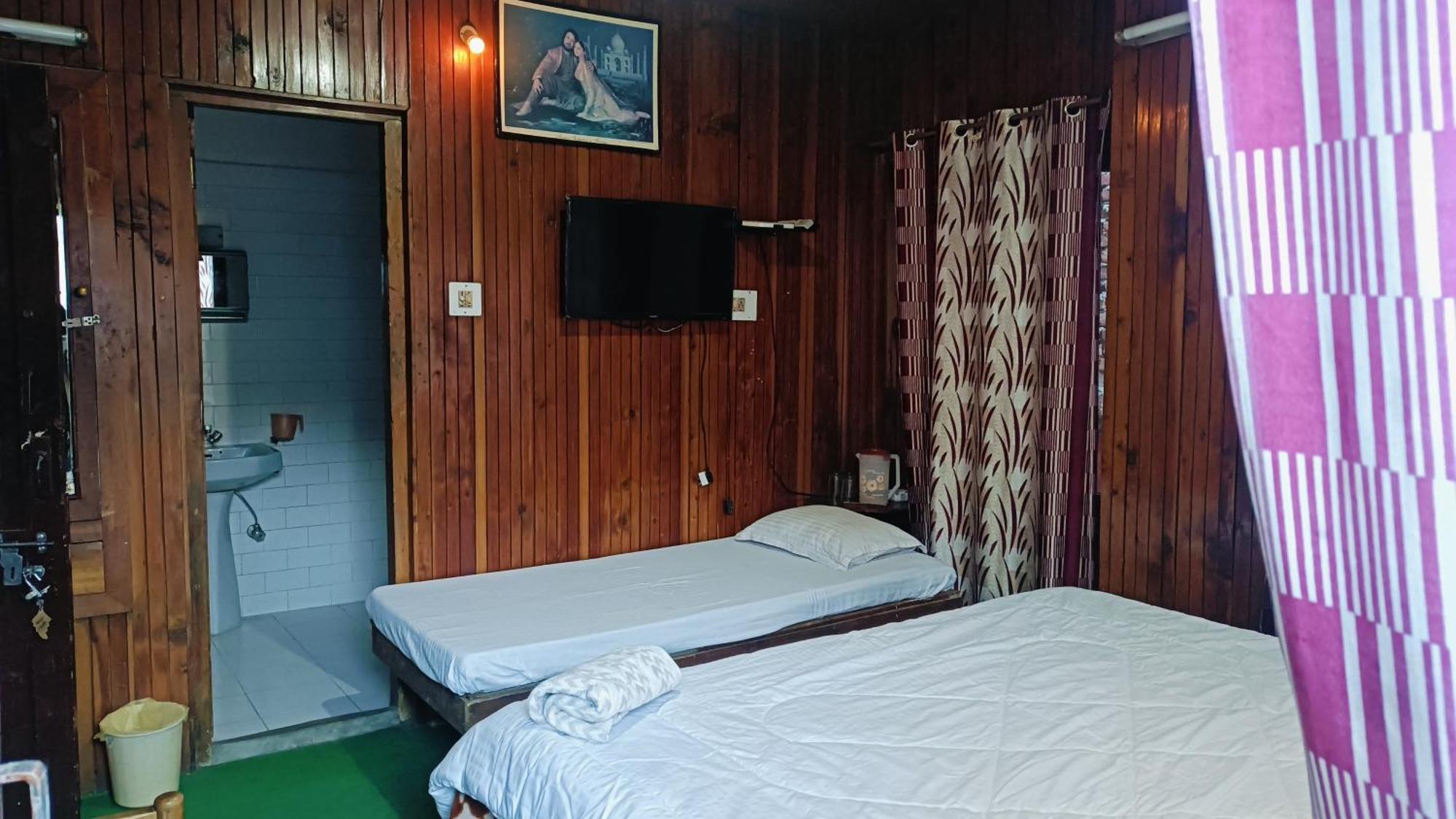 Hotel Hema Holiday Home, Manali